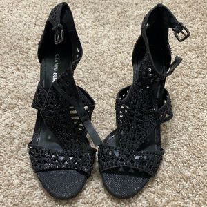 Gianni Bini black heels